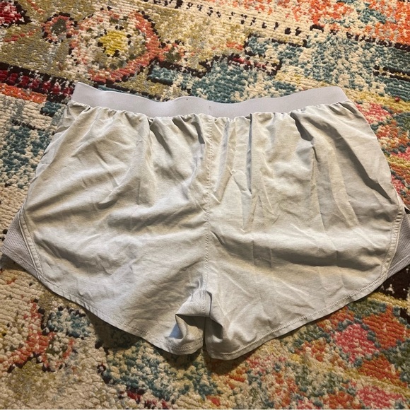 Underarmour women’s shorts size XL - Picture 2 of 6